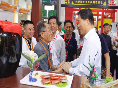 夏耕出席首屆“中華老字號(hào)（山東）博覽會(huì)”開(kāi)幕式